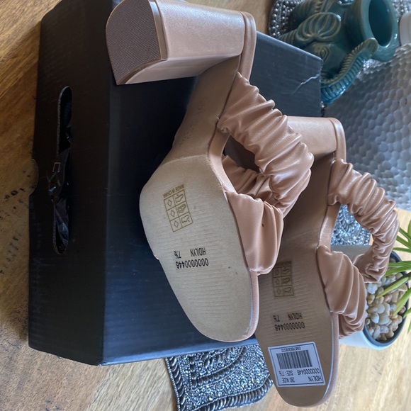 🔥the cutest little pumps!🔥 - Picture 5 of 9